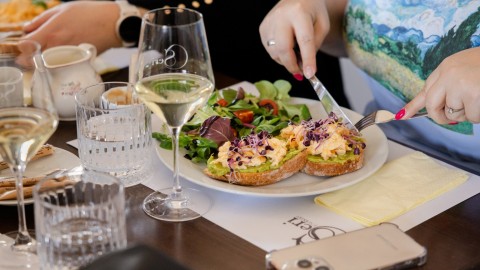 Nőnapi pezsgős brunch 2026